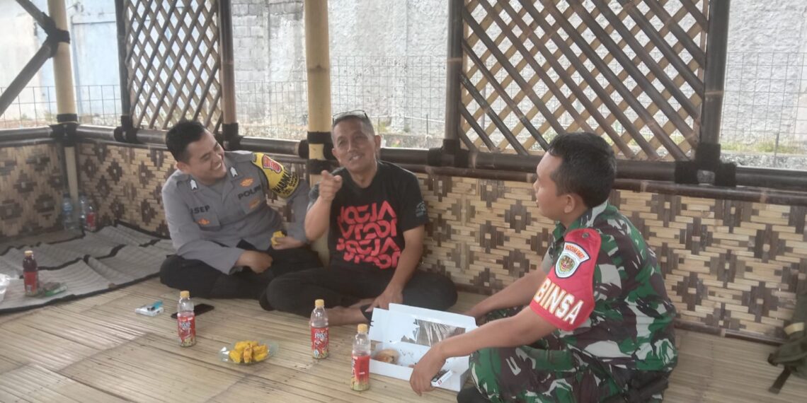 Babinkamtibmas bersinergi dengan Babinsa Sambangi Warga dan Berikan Imbauan Kamtibmas