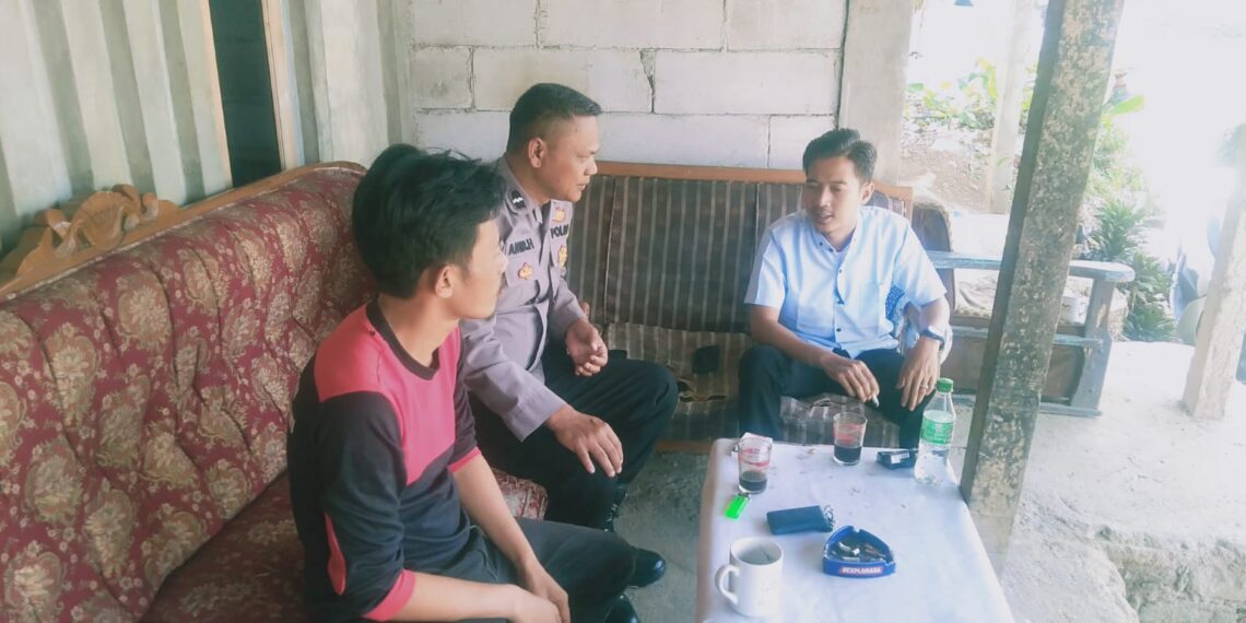 Bhabinkamtibmas Desa Warnasari Polsek Sukabumi Melaksanakan Kegiatan Dialogis dan Sambang dengan Masyarakat