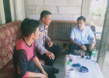 Bhabinkamtibmas Desa Warnasari Polsek Sukabumi Melaksanakan Kegiatan Dialogis dan Sambang dengan Masyarakat