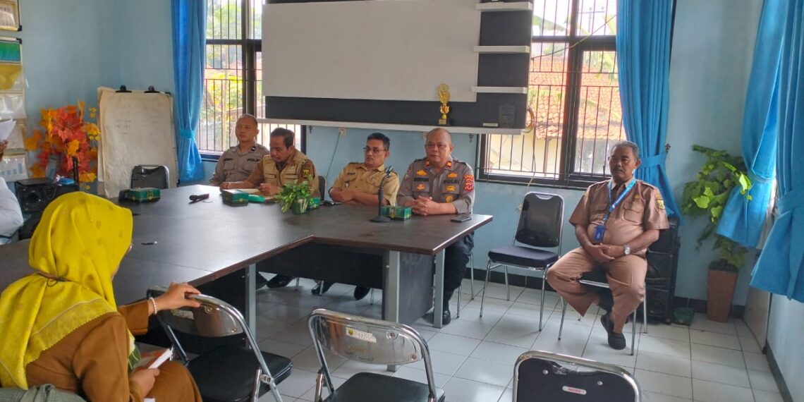 Ngariung sareng Kapolsek Cisaat Tampung Aduan dan Saran dari masyarakat