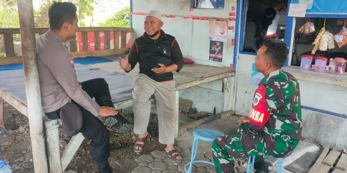 Babinkamtibmas bersinergi dengan Babinsa Sambangi Warga dan Berikan Imbauan Kamtibmas