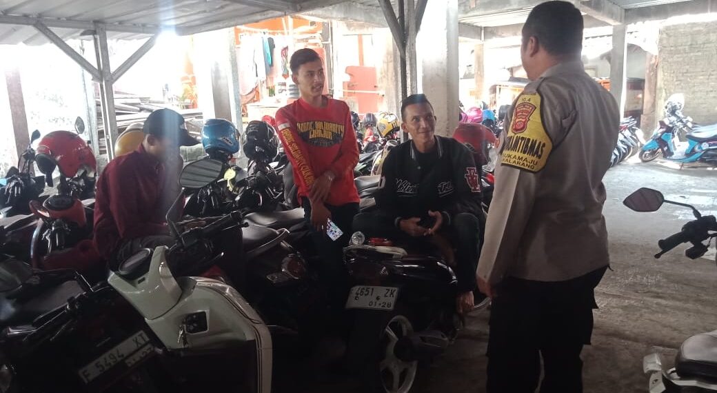 Polisi Berikan Himbauan Kamtibmas Kepada petugas Parkir, Cegah Curanmor