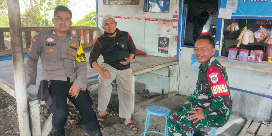 Dekati warga Babinkamtibmas bersinergi dengan Babinsa Sambangi Warga dan Berikan Imbauan Kamtibmas