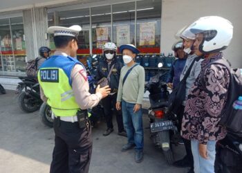 Kegiatan Dikmas Lantas Sosialisasi E-tle Dan Tata Tertib Berlalulintas Kepada Pengemudi Ojeg Pangkalan Dan Masyarakat