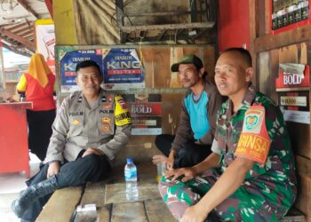 SINERGITAS TNI-POLRI MELAKSANAKAN SAMBANG / SILATURAHMI KAMTIBMAS KEPADA WARGA MASYARAKAT.