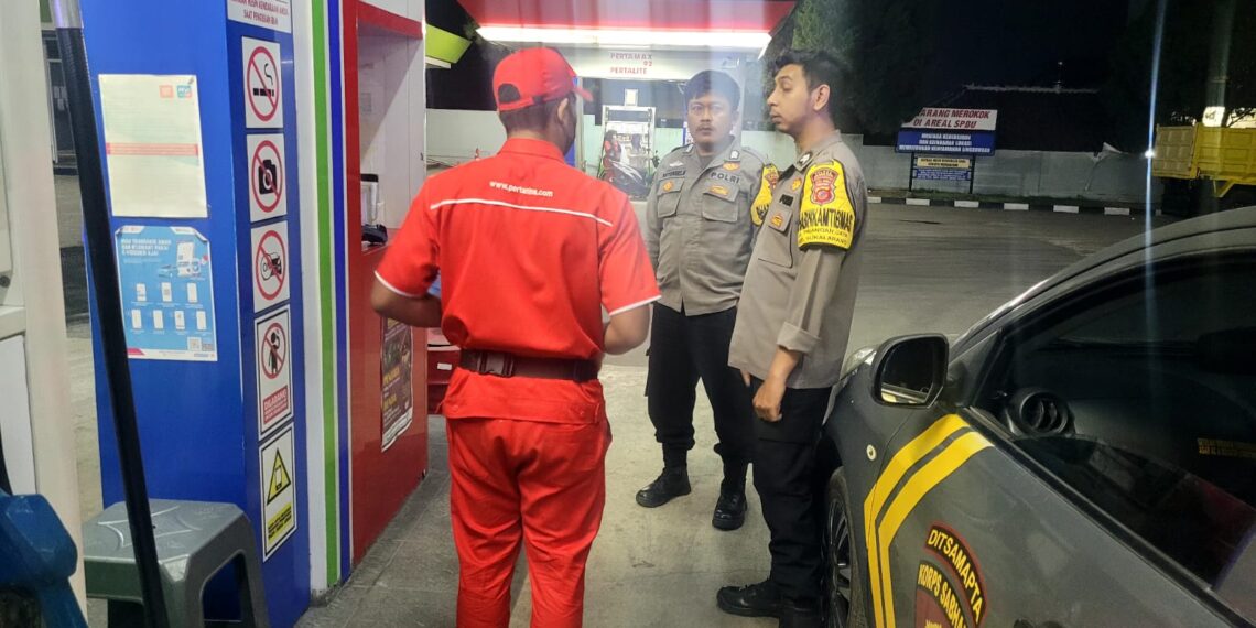 Polsek Sukalarang Melaksanakan Patroli  Malam Kontrol SPBU Antisipasi Gukamtibmas