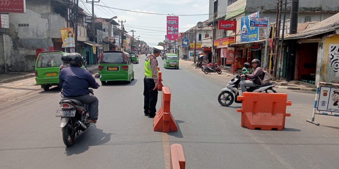 Pelayanan Pengaturan Lalulintas Pagi hari Unit Lalulintas Polsek Cisaat