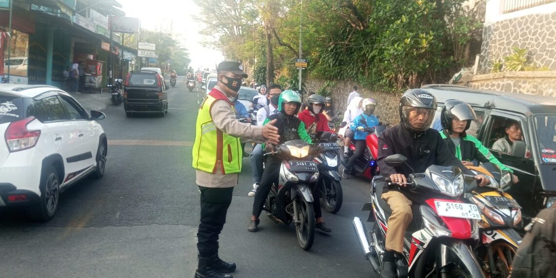 Polsek Citamiang Gatur Pagi Hari Sebagai Bentuk Pelayanan Kepada Masyarakat