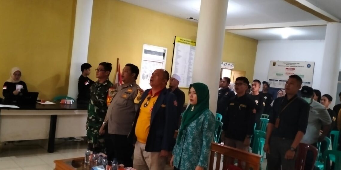 Bhabinkamtibmas Polsek Cisaat Hadiri Pelantikan Karang Taruna