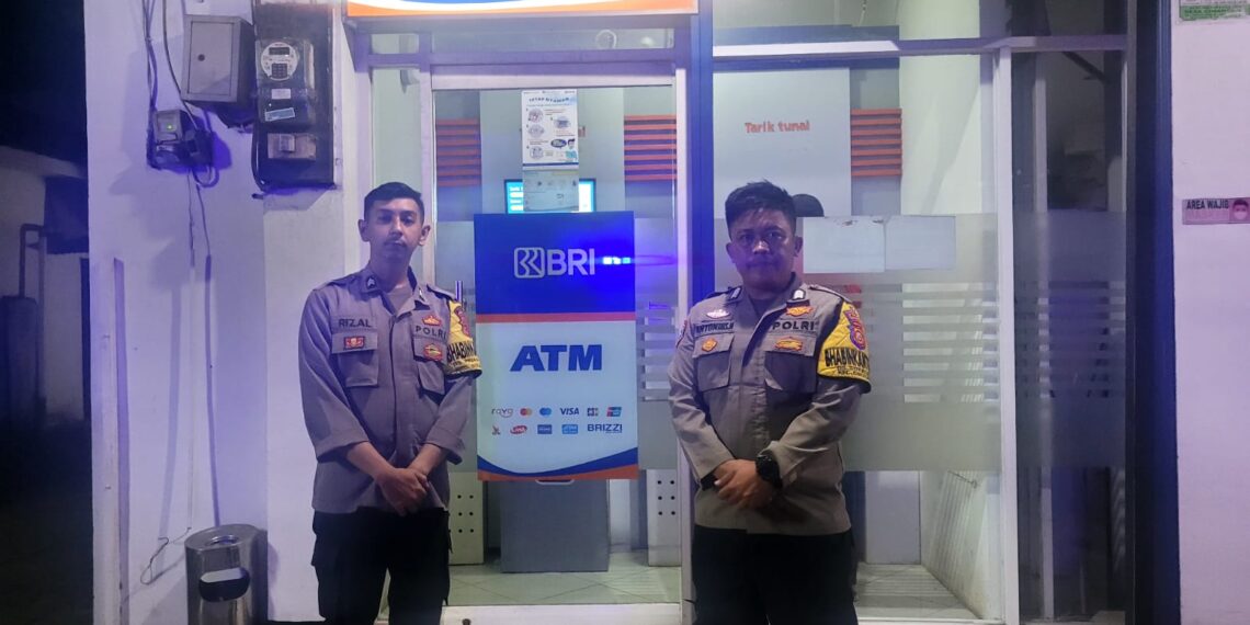 CEGAH KEJAHATAN PERBANKKAN SAAT PATROLI MALAM POLISI KONTROL ATM BRI