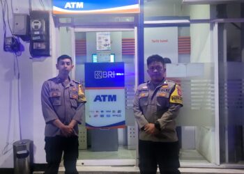 CEGAH KEJAHATAN PERBANKKAN SAAT PATROLI MALAM POLISI KONTROL ATM BRI