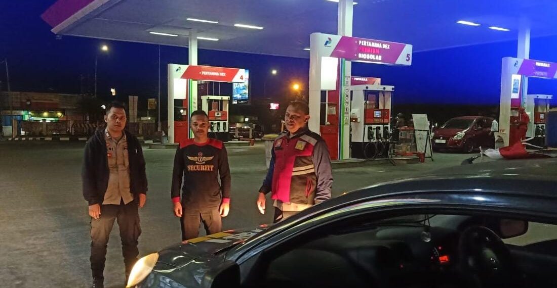 Unit Samapta Polsek Cikole Laksanakan Giat Patroli Dilaigis Dengan Satpam SPBU