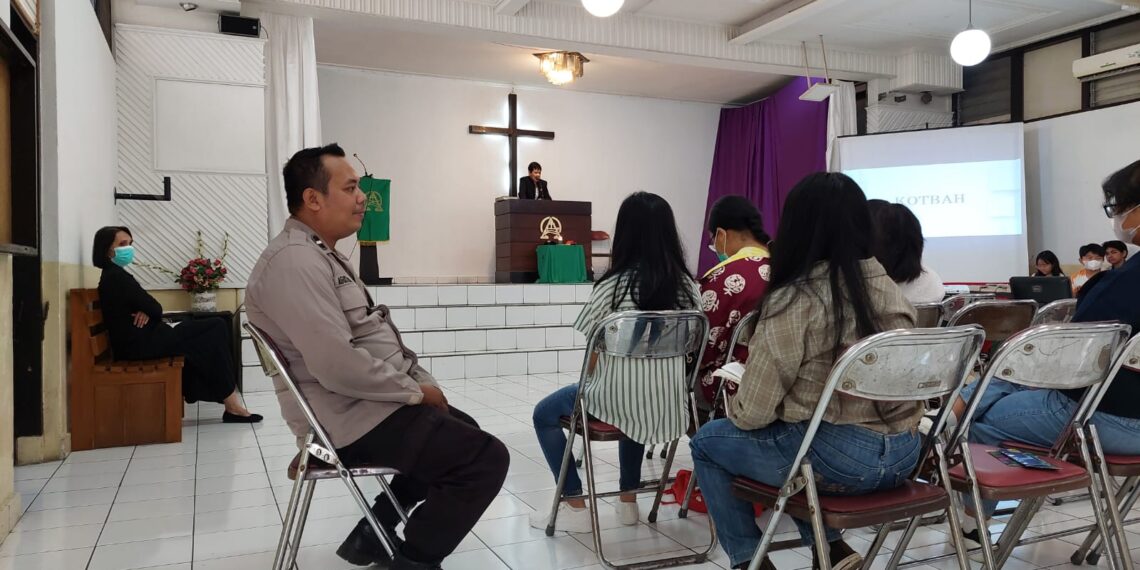 Minggu Kasih, Polsek Cisaat  Berikan Pengamanan Ibadah Kebaktian Minggu