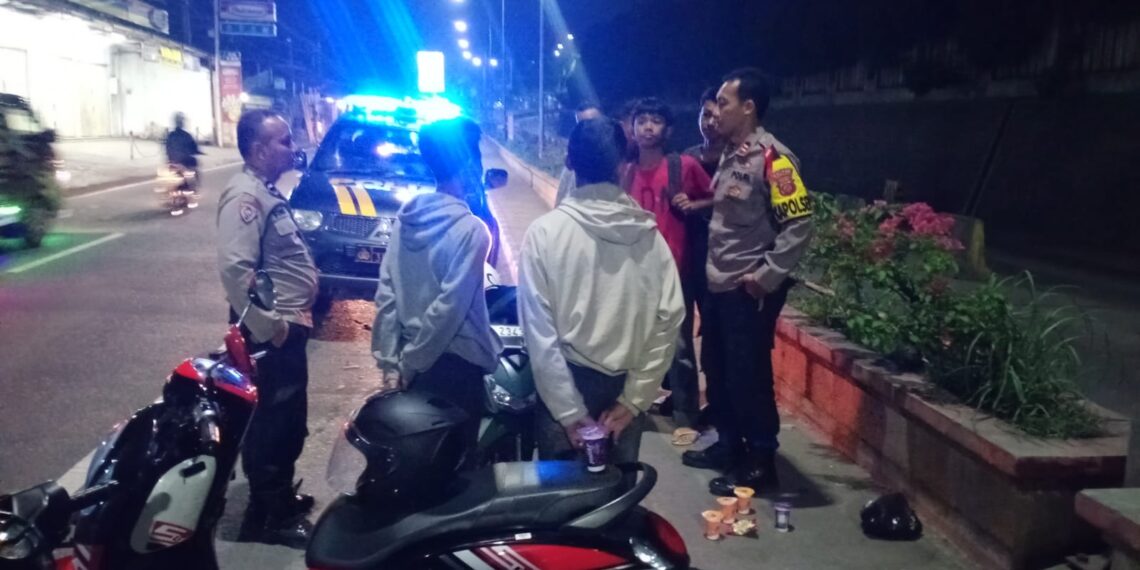 Antisipasi Gangguan Kamtibmas Di Akhir Pekan, Kapolsek Gunungguruh Pimpin Langsung Patroli KRYD