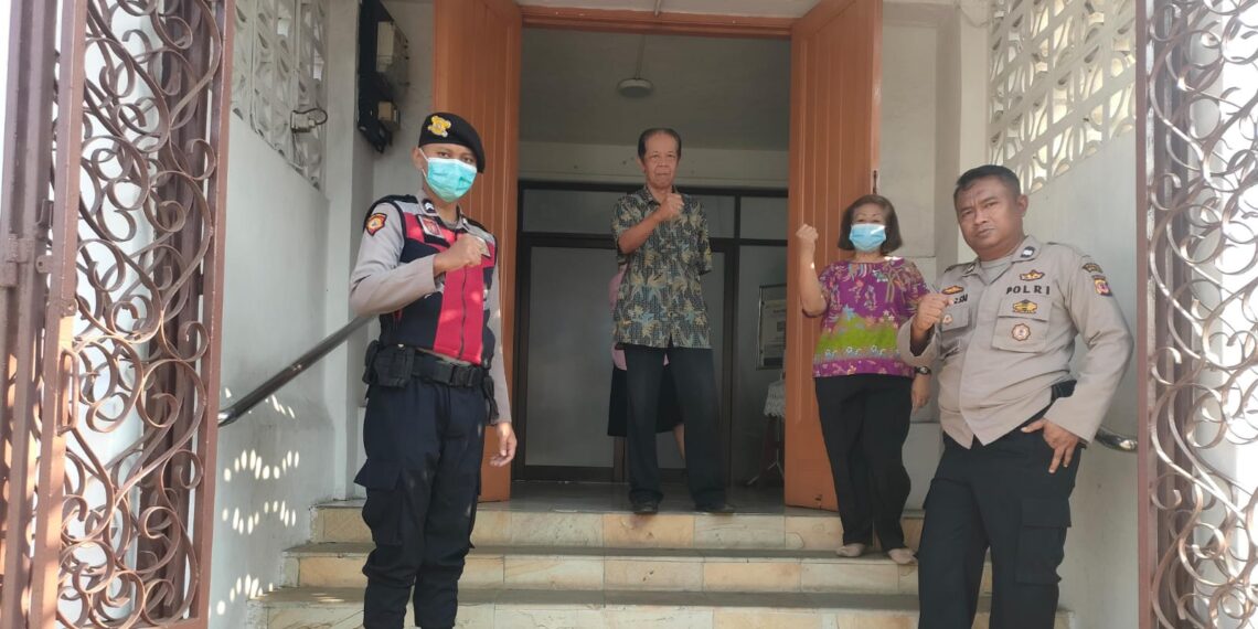 JADI RUTINITAS POLSEK BAROS LAKSANAKAN PENGAMANAN IBADAH GEREJA PADA MINGGU PAGI