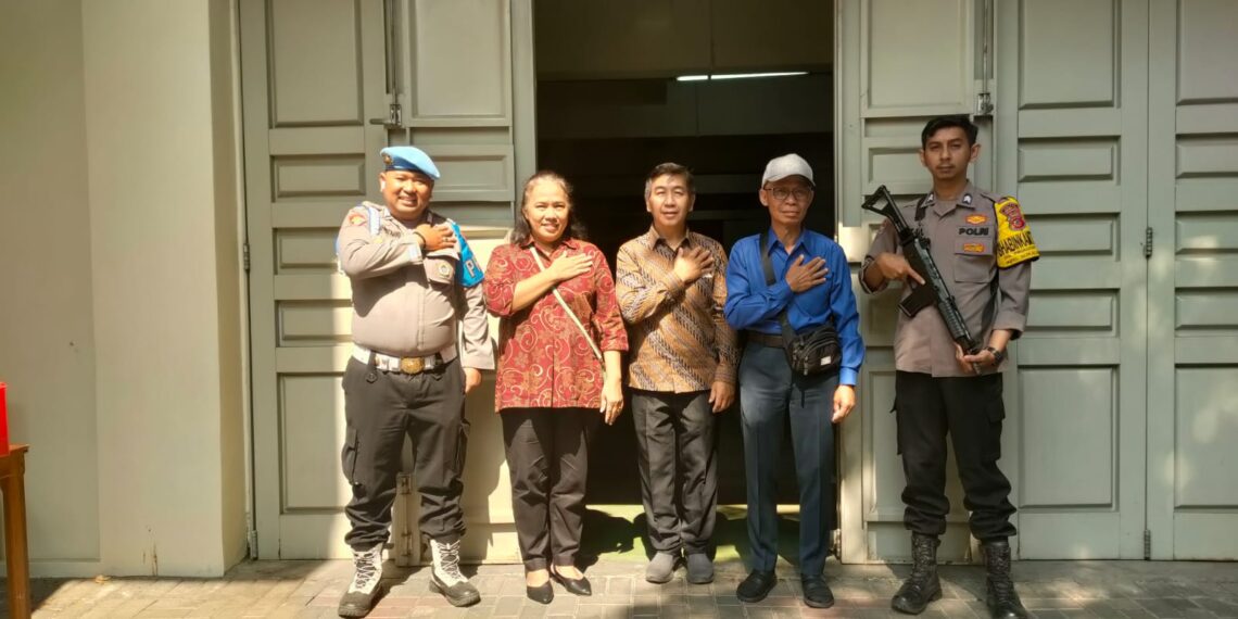 Pengamanan Gereja GKI Penginjil Oleh Anggota Polsek Sukalarang