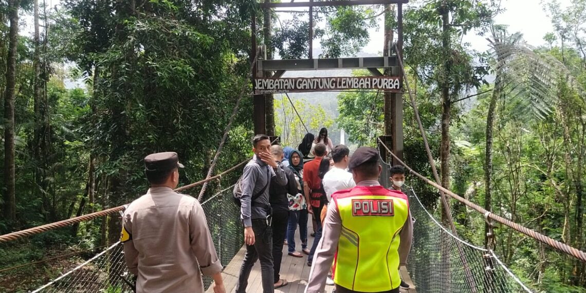 Personil Polsek Kadudampit Laksanakan Patroli Dan Kontrol tempat wisata situgunung