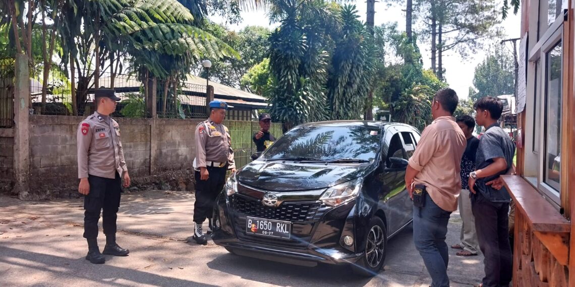 Gatur lalin di pintu masuk situgunung bentuk pelayanan kepada pengunjung tempat wisata