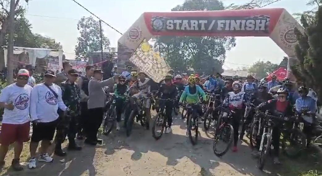 Polsek Cisaat Laksanakan Pengamanan Sepeda Santai Sambut Hari Sumpah Pemuda