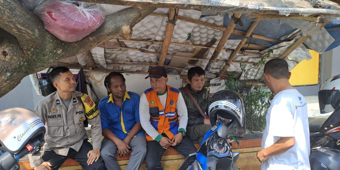 Guna menciptakan keamanan dan kondusif, Polsek Citamiang Patroli Dialogis dan Sambangi Warga.