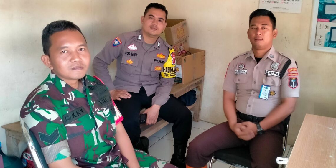 Cegah Aksi Kejahatan, Anggota Bhabinkamtibmas berikan Himbauan Kamtibmas Kepada Security