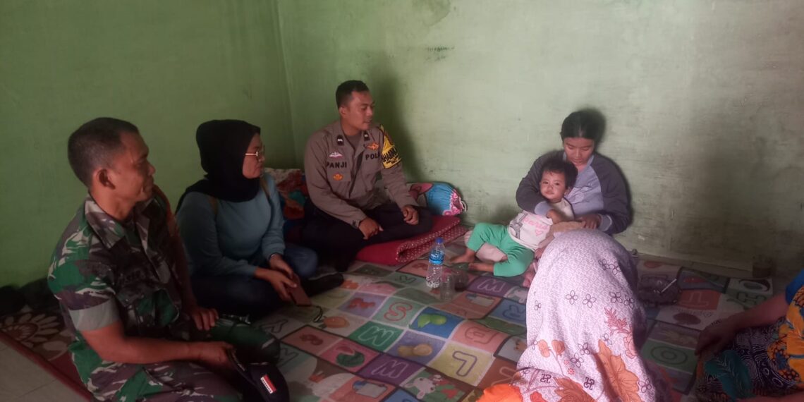 Sinergi  TNI-POLRI Sambangi warga Guna menjaga kondisifitas wilayah