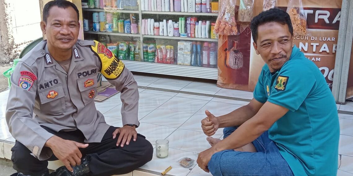 Bhabinkamtibmas Polsek Cisaat  jaga Komunikasi dan jalin Silaturahmi dengan Warga
