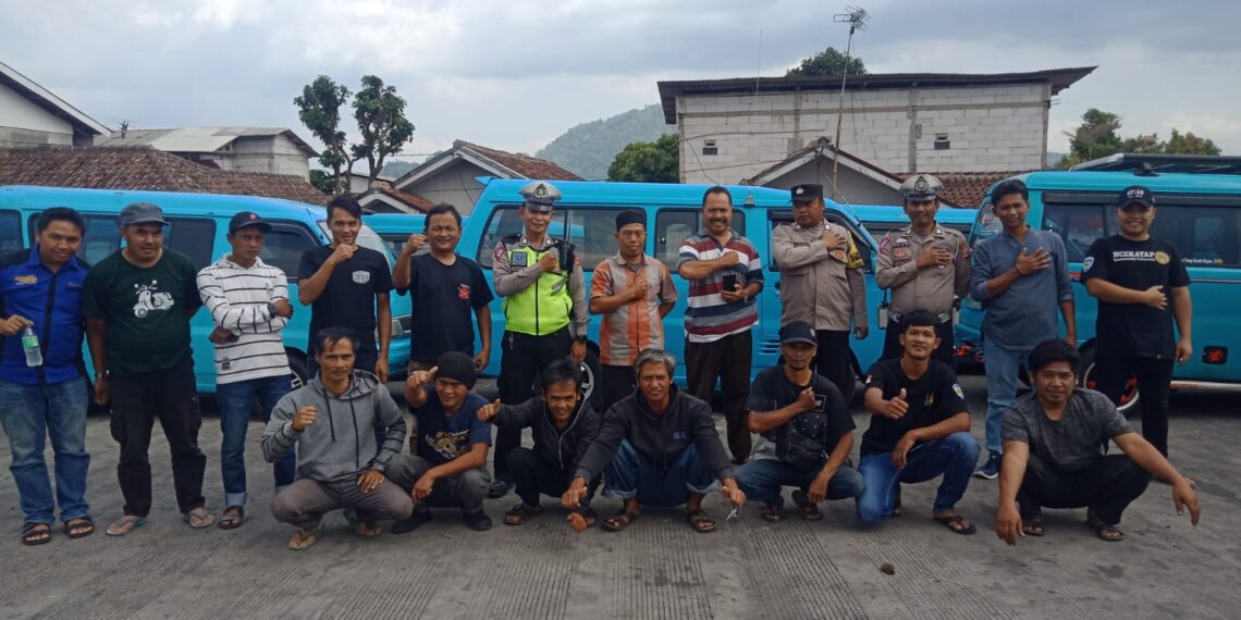 Dikmas Lantas Sosialisasi Perubahan Sirkuit Uji Praktek Sim R2 dan ETLE Serta himbauan Tertib Berlalulintas Kepada Pengemudi Angkutan Umum