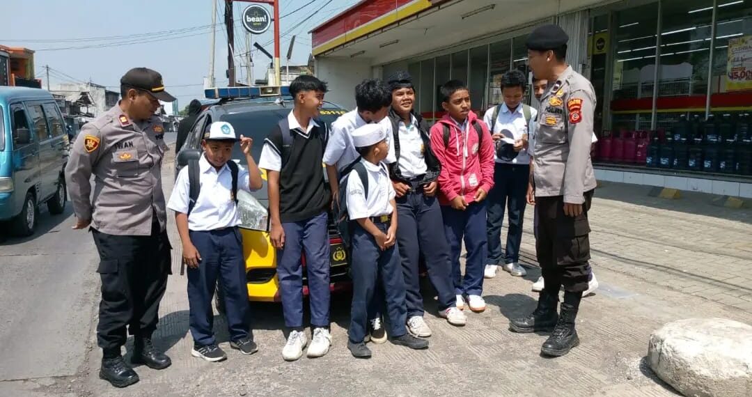 ANTISIPASI TAWURAN ANTAR PELAJAR,POLISI MELAKSANAKAN HIMBAUAN KEPADA   PELAJAR YANG MASIH NONGKRONG