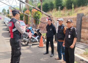 anggota Unit Samapta Polsek Sukaraja melaksanakan himbauan kamtibmas kepada anggota Satpam
