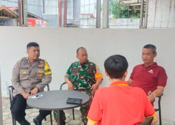 SINERGITAS TNI-POLRI MELAKSANAKAN SAMBANG / SILATURAHMI KAMTIBMAS KEPADA WARGA MASYARAKAT.