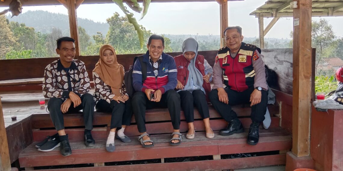 Kanit samapta Rutin Sambang Dan Dialogis Ke warga Diwilayah hukum Polsek Kadudampit