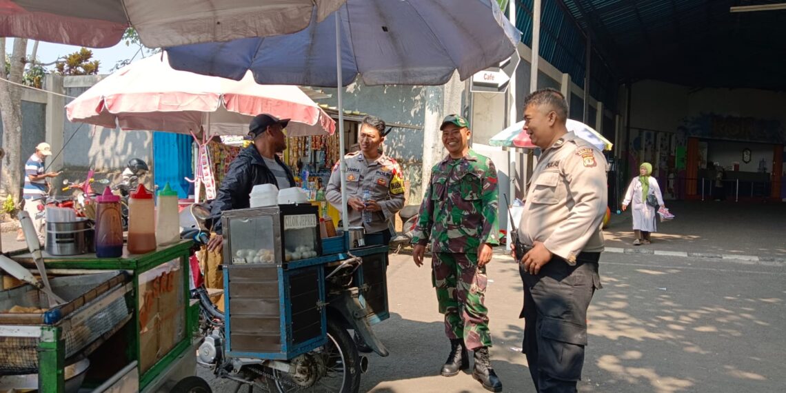 Anggota Polsek Sukabumi dan Bhabinsa Koramil Sukabumi Melaksanakan kegiatan dialogis dan pemantauan