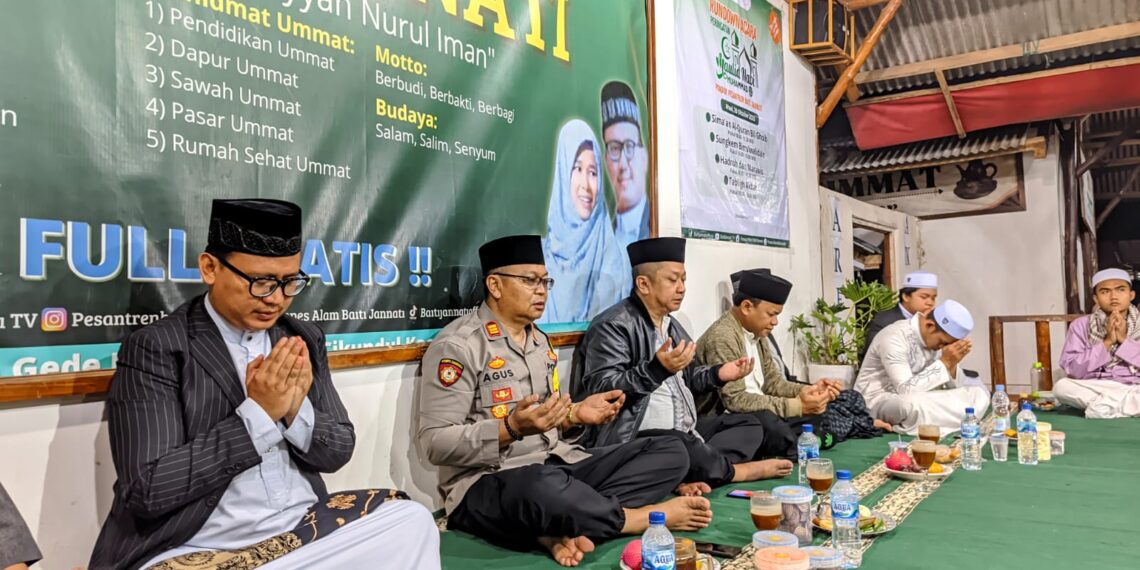 Hadiri Peringatan Maulid Nabi Muhammad S.A.W 1445 H Kapolsek Lembursitu