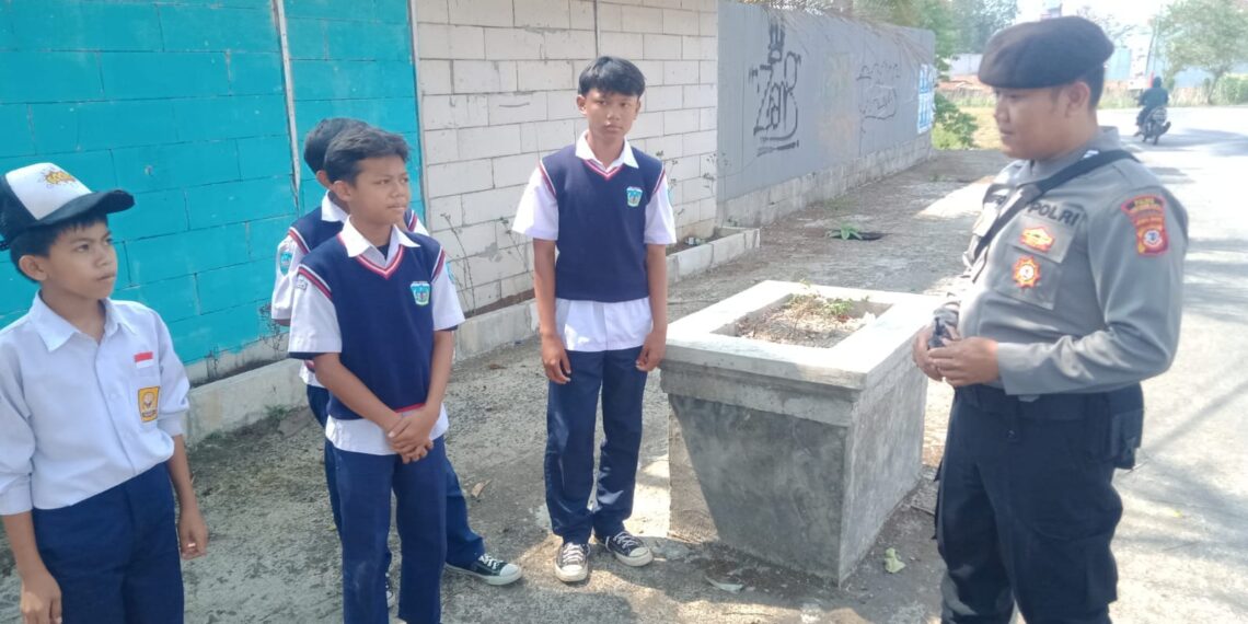 5306 B Patroli Dialogis dan Pemantauan Pasca Bubaran Sekolah Antisipasi Tawuran antar Pelajar di Wilayah Polsek Cibeureum