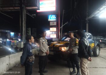 Patroli Dialogis Polsek Gunungpuyuh Sambangi Juru Parkir Minimarket, Antisipasi C3 dan Guantibmas Di Wilayah Hukum Polsek Gunungpuyuh
