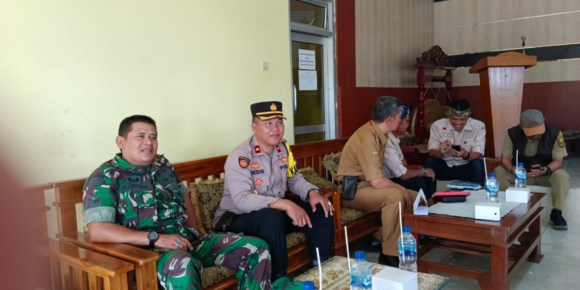 Wujud kokohnya Sinergitas Tiga Pilar, Kapolsek Sukaraja kunjungi kantor Kecamatan Sukaraja dalam rangka Silaturahmi dengan aparatur pemerintahan