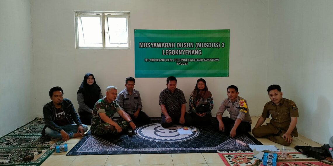 Polsek Gunungguruh Sinergitas TNI-Polri Hadiri Musdes Dikedusunan di Desa Cibolang