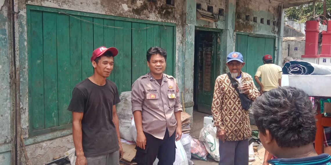 Guna menciptakan keamanan dan kondusif, Polsek Citamiang Patroli Dialogis dan Sambangi Warga.
