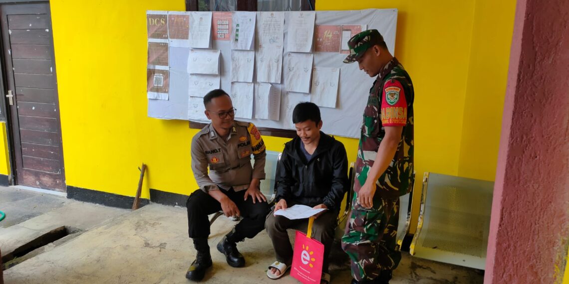 Sinergitas TNI-Polri Sambangi Kantor Desa Sukamantri Cisaat