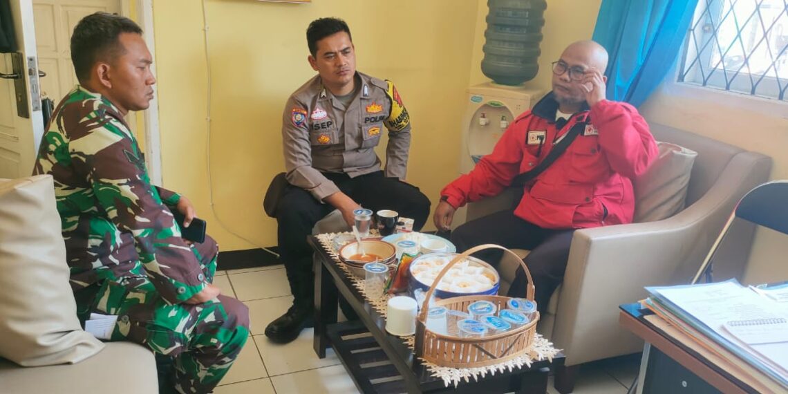 Dekati warga Babinkamtibmas bersinergi dengan Babinsa Sambangi Warga dan Berikan Imbauan Kamtibmas