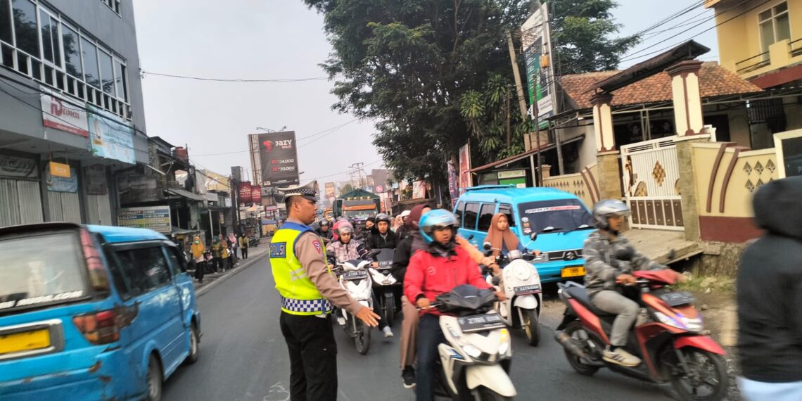 GATUR LALIN PAGI,  BENTUK PELAYANAN UNIT LANTAS POLSEK SUKALARANG KEPADA MASYARAKAT PASCA MASUK KARYAWAN PT. PRATAMA DAN PT. GSI