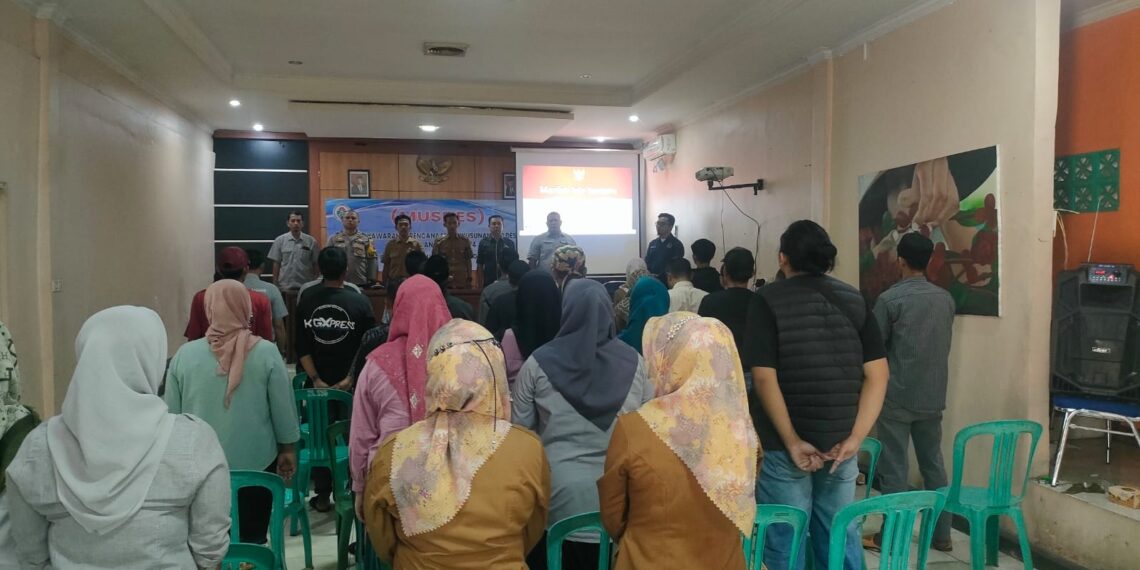 Hadiri Kegiatan Musyawarah Perencanaan Penyusunan RKP Desa Sasagaran Tahun Anggaran 2024 Kapolsek Kebon Pedes