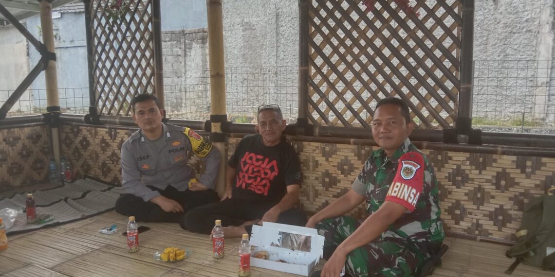 Dekati warga Babinkamtibmas bersinergi dengan Babinsa Sambangi Warga dan Berikan Imbauan Kamtibmas