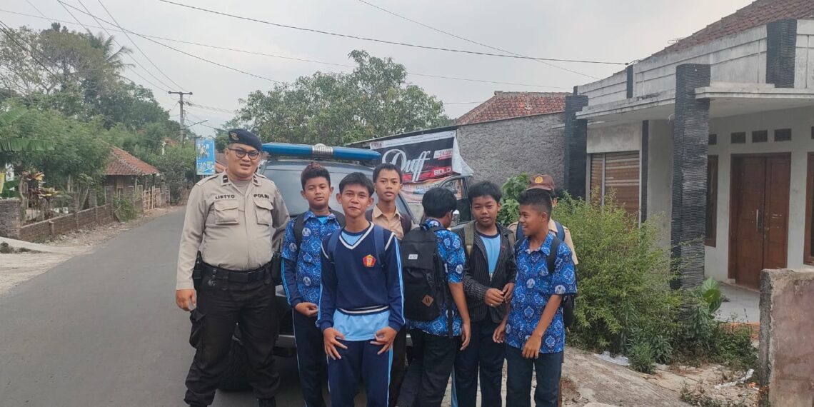 Polsek Kebon Pedes Melaksanakan Patroli ke Beberapa Titik Rawan Tawuran