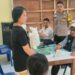 Anggota Bhabinkamtibmas Kel Dayeuhluhur melaksanakan  monitoring dan pengamanan Penyaluran Bantuan Pangan Cadangan Beras