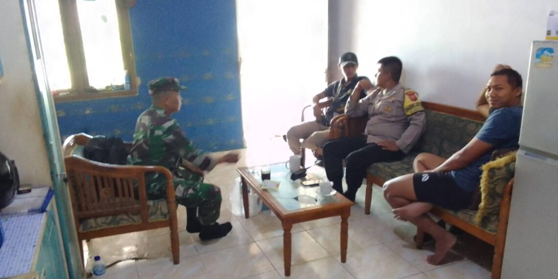 Bhabinkamtibmas Polsek Gunungguruh dan Babinsa Sambangi Warga Binaanya dan Ajak Warga Jaga Kamtibmas