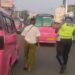 Aksi Unit Lantas Polsek Sukaraja Menuai Decak Kagum Warga Yang Menolong Seorang Kakek