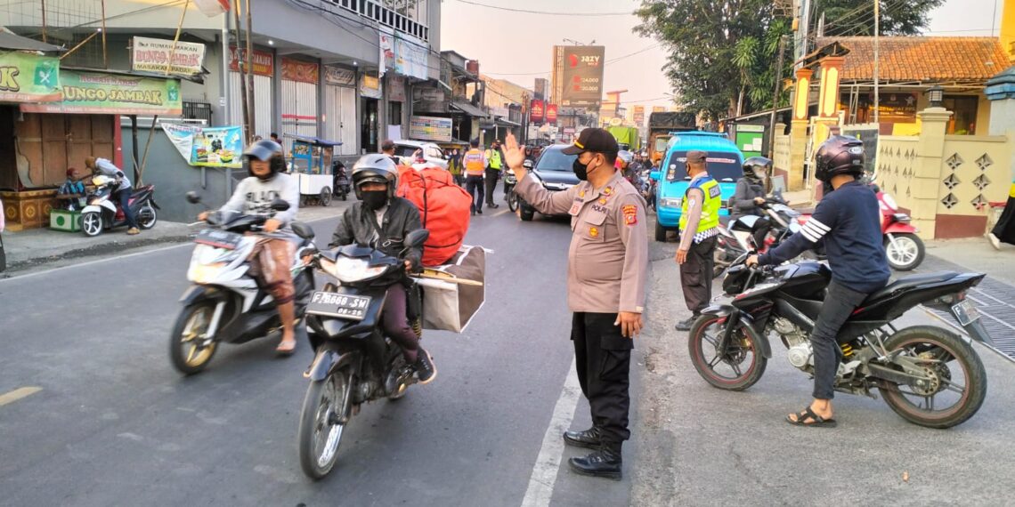 Gatur Lalin Pagi, Bentuk Pelayanan Polisi Polsek Sukalarang Kepada Masyarakat