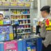 Bhabinkamtibmas Polsek Kebon Pedes Berikan Himbauan Kamtibmas Pada Karyawan Mini Market